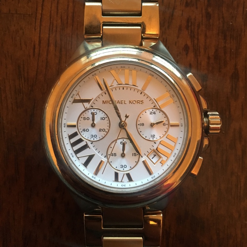 MK GOLD STUNNING WATCH